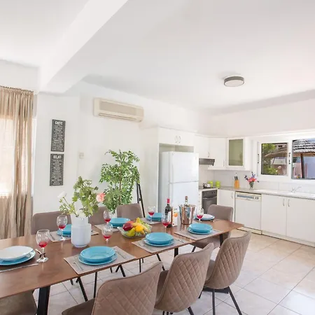 In Mit Privatem Parkplatz By Interhome Сasa de vacaciones Protaras